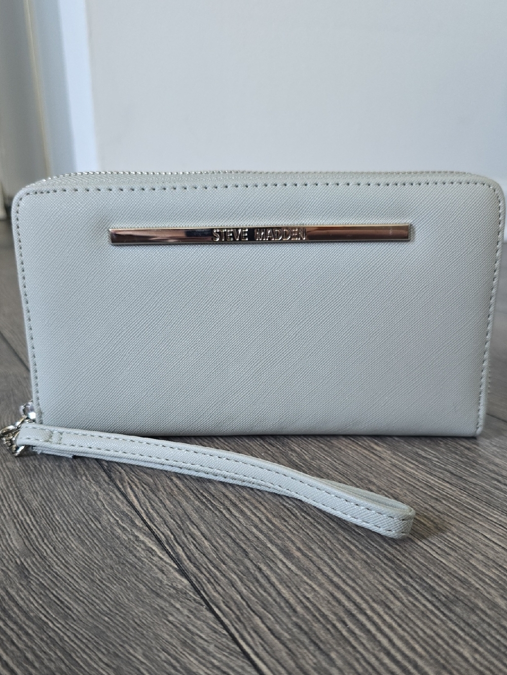 Steve Madden Light Gray Zip Around Wristlet Wallet Quiet Luxury Minimalist Y2K